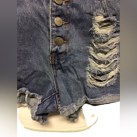 MINKPINK distressed 100% cotton denim shortie Size Small. - Picture 11 of 12